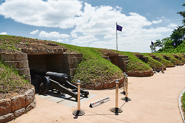 포토 JPG 주간 여행 한국건축 유적지 하늘 풍경 사람없음 야외 관광지 봄 문화재 깃발 역사 한국사 대포 강화도 국내여행 명승지 사적지 강화덕진진 남장포대 국내포토 자연요소 계절 건축 무기 고건축 인천 파일형식