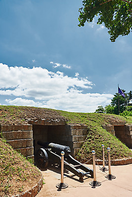 포토 JPG 주간 여행 한국건축 유적지 하늘 풍경 사람없음 야외 관광지 봄 문화재 깃발 역사 한국사 대포 강화도 국내여행 명승지 사적지 강화덕진진 남장포대 국내포토 자연요소 계절 건축 무기 고건축 인천 파일형식