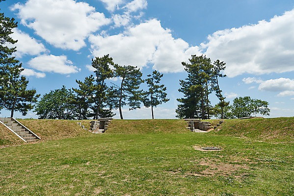 포토 JPG 주간 나무 구름 여행 한국건축 유적지 하늘 풍경 사람없음 야외 관광지 봄 문화재 역사 한국사 강화도 국내여행 명승지 사적지 강화덕진진 덕진돈대 국내포토 자연요소 식물 계절 건축 고건축 인천 파일형식 돈대