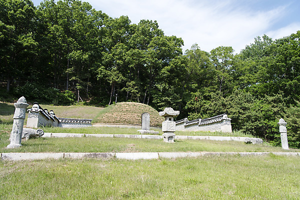 포토 JPG 주간 한국전통 여행 유적지 풍경 사람없음 야외 관광지 세계문화유산 문화재 무덤 역사 신라 한국사 비석 봉분 연천 연천경순왕릉 국내포토 자연요소 전통 고건축 한국 경기도 왕릉 파일형식