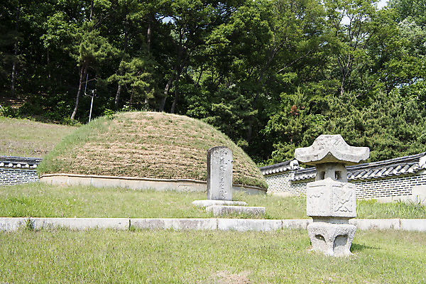 포토 JPG 주간 한국전통 여행 유적지 풍경 사람없음 야외 관광지 세계문화유산 문화재 무덤 역사 신라 한국사 비석 봉분 연천 연천경순왕릉 국내포토 자연요소 전통 고건축 한국 경기도 왕릉 파일형식