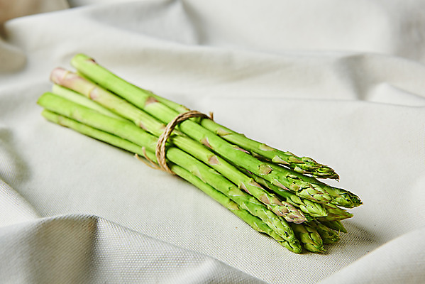 포토 JPG 스튜디오촬영 채소 식재료 실내 사람없음 여러개 신선 천 채식 아스파라거스 비타민 건강식 섬유질 국내포토 음식 다수 내부 직물 영양소 파일형식