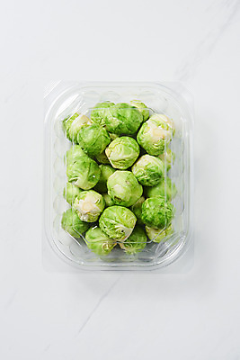포토 JPG 스튜디오촬영 채소 식재료 포장 실내 사람없음 하이앵글 여러개 신선 흰배경 채식 비타민 건강식 방울양배추 포장용기 플랫레이 섬유질 국내포토 음식 뷰포인트 다수 백그라운드 내부 흰색 플랫 양배추 영양소 포장재료 파일형식