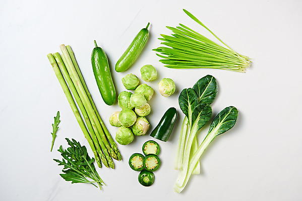 포토 JPG 스튜디오촬영 채소 식재료 실내 사람없음 하이앵글 여러개 신선 흰배경 채식 아스파라거스 비타민 건강식 방울양배추 할라피뇨 플랫레이 섬유질 새싹보리 미니오이 국내포토 음식 뷰포인트 다수 백그라운드 고추 오이 내부 흰색 플랫 양배추 영양소 파일형식