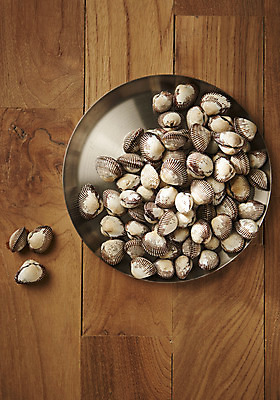 포토 JPG 스튜디오촬영 쟁반 실내 건강 사람없음 하이앵글 갈색 신선 꼬막 제철 플랫레이 갈색배경 제철음식 아미노산 나무배경 국내포토 음식 뷰포인트 컬러 백그라운드 어패류 내부 플랫 파일형식