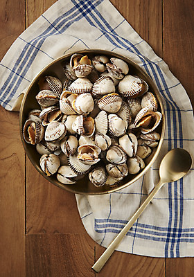 포토 JPG 스튜디오촬영 실내 건강 사람없음 하이앵글 갈색 숟가락 신선 천 꼬막 제철 플랫레이 갈색배경 제철음식 아미노산 방짜유기 나무배경 국내포토 그릇 음식 뷰포인트 컬러 백그라운드 어패류 수저 내부 직물 플랫 파일형식