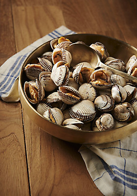 포토 JPG 스튜디오촬영 실내 건강 사람없음 갈색 숟가락 신선 천 꼬막 제철 갈색배경 제철음식 아미노산 방짜유기 나무배경 국내포토 그릇 음식 컬러 백그라운드 어패류 수저 내부 직물 파일형식