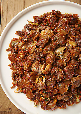 포토 JPG 스튜디오촬영 실내 건강 사람없음 하이앵글 갈색 신선 꼬막 플랫레이 갈색배경 꼬막무침 제철음식 아미노산 나무배경 국내포토 음식 뷰포인트 컬러 백그라운드 어패류 내부 플랫 제철 파일형식