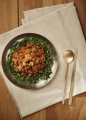 포토 JPG 스튜디오촬영 젓가락 실내 건강 사람없음 하이앵글 갈색 숟가락 신선 천 꼬막 플랫레이 갈색배경 꼬막무침 제철음식 아미노산 나무배경 국내포토 음식 뷰포인트 컬러 백그라운드 어패류 수저 내부 직물 플랫 제철 파일형식