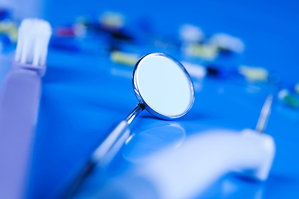 포토 JPG 해외이미지 사람없음 파란색 칫솔 치과용품 구강거울 해외포토 컬러 위생용품 의료용품 파일형식 이미지허브