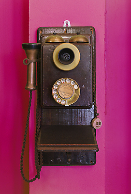 포토 JPG 해외이미지 전통 벽 백그라운드 통신 탁자 대화 사람없음 목재 스마트폰 사무실 숫자 노란색 검은색 수확 골동품 반지 클래식 코드 연결 전화기 향수 오브젝트 상담 질감 복고 회전 부름 다이얼 소통 고립 그런지 옛날 해외포토 나무 문자 컬러 가구 컨셉 농업 비즈니스 재료 장신구 모션 말하기 핸드폰 스마트기기 화장품 파일형식 이미지허브