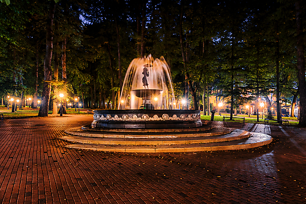 포토 JPG 해외이미지 나무 공원 유럽 야경 사람없음 야외 빛 도시풍경 도시 숲 분수대 해외포토 식물 공공시설 나라 풍경 야간 파일형식 풍경_경치 이미지허브