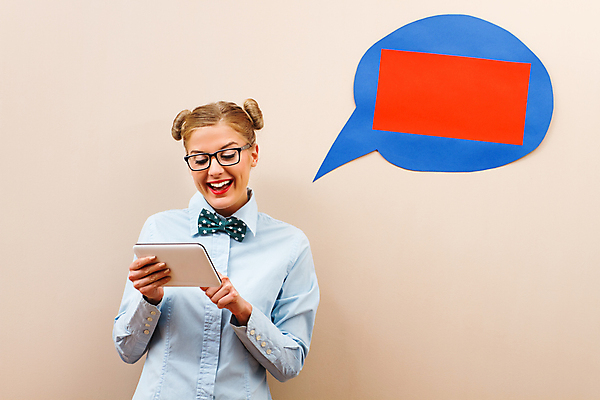 포토 JPG 해외이미지 스튜디오촬영 백인 학생 응시 여자 교육 행복 종이 안경 생각 인터넷 청소년 나비넥타이 무선통신 설계 실내 표정 한명 미소 20대 가로 빨간색 초록색 학습 컴퓨터 태블릿 금발 공백 거품 작업 메시지 유머 괴짜 흥분 구식 멍청이 성인여자만 힙스터 카피스페이스 해외포토 서양인 1 헤어스타일 시선 잡화 패션 감정 컬러 컨셉 통신 넥타이 사람 청년 내부 전자제품 스마트기기 여자만 성인만 파일형식 이미지허브