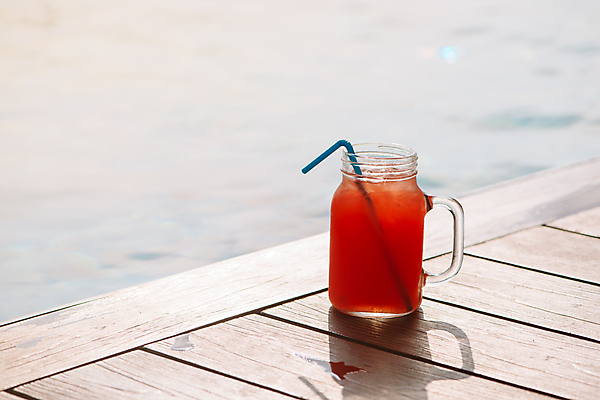 포토 JPG 해외이미지 잔 야외수영장 빨대 사람없음 야외 담기 수박주스 스무디 해외포토 식기 음료 모션 수영장 과일주스 파일형식 이미지허브