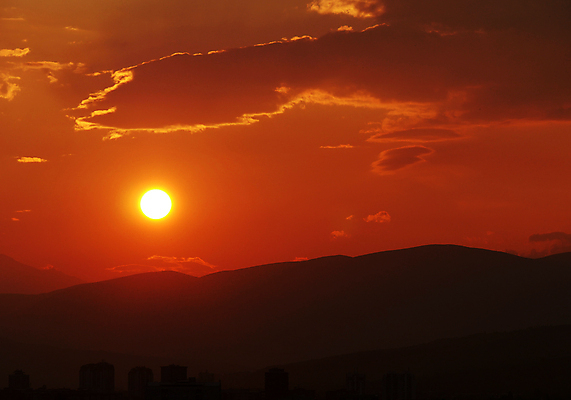 포토 JPG 해외이미지 구름 계절 실루엣 여행 백그라운드 오렌지 자연 하늘 아침 날씨 휴가 풍경 사람없음 야외 빨간색 물 여름 빛 햇빛 태양 뷰티 반사 노란색 일출 맑음 황혼 일몰 새벽 황금 저녁 장면 천국 수평선 해외포토 주간 자연요소 컬러 과일 촬영기법 노을 야간 생태계 파일형식 이미지허브