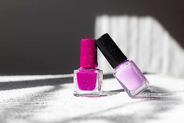 포토 JPG 해외이미지 템플릿 여자 분홍색 백그라운드 유리 그림자 사람없음 빨간색 세트 컬러풀 태양 뷰티 노란색 유행 상점 페인트 화장품 흰색 못 화려 액체 우아함 상품 컨테이너 손톱관리 손톱 매니큐어 만들기 광택 패키지 고립 니스 돌봄 페디큐어 목업 해외포토 자연요소 손 산업 컬러 컨셉 모션 재질 사람 공구 네일아트 파일형식 이미지허브