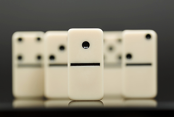 포토 JPG 해외이미지 1 선 조각 성공 서기 사람없음 검은색 블록 도전 성장 게임 흰색 우승 심볼 타일 리더 기회 상승 개성 해결 혁명 도미노 승자 줄서기 특별함 해외포토 컬러 컨셉 모션 놀이 최고 파일형식 이미지허브