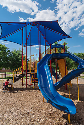 포토 JPG 해외이미지 나무 라이프스타일 공원 교육 어린이 스포츠 벤치 하늘 주택 건강 안전 사람없음 야외 초록색 파란색 컬러풀 장난감 운동 미국 힘 장비 게임 도시 미끄럼틀 놀이터 플라스틱 그네 체육관 오르기 커뮤니티 타운 이웃 개발 걸음마 교외 텍사스 해외포토 식물 공공시설 컬러 북아메리카 의자 모션 재질 놀이 사람 건물 생활 놀이기구 파일형식 이미지허브