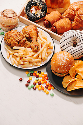 포토 JPG 해외이미지 패스트푸드 실내 사탕 사람없음 치킨 감자튀김 햄버거 도넛 인스턴트 흰배경 머핀 감자칩 소세지빵 해외포토 음식 빵 백그라운드 디저트 감자 내부 과자 튀김 흰색 칩_음식 닭고기요리 파일형식 이미지허브