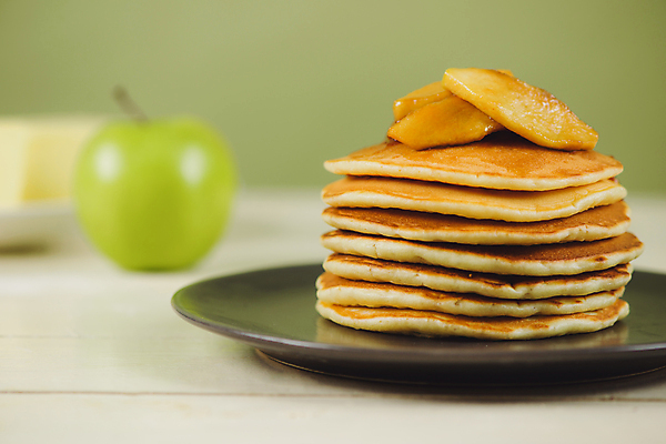 포토 JPG 해외이미지 접시 디저트 사람없음 아웃포커스 쌓기 달콤 사과 팬케이크 해외포토 식기 음식 과일 모션 촬영기법 케이크 맛 파일형식 이미지허브