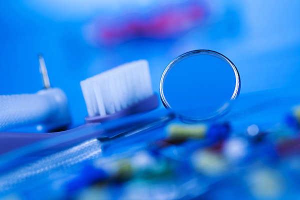포토 JPG 해외이미지 사람없음 파란색 칫솔 치과용품 구강거울 해외포토 컬러 위생용품 의료용품 파일형식 이미지허브