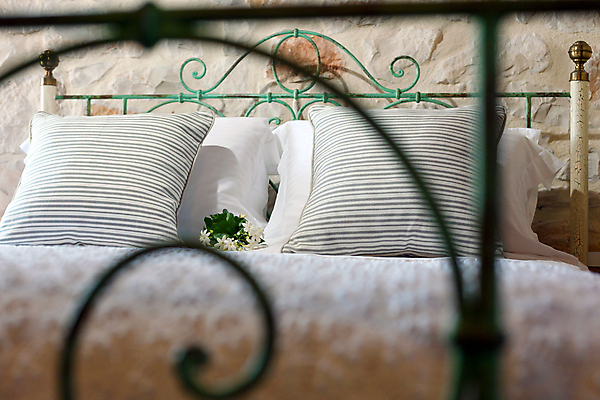 포토 JPG 해외이미지 가구 건축양식 부동산 휴가 아파트 주택 사람없음 내부 건물 여름 인테리어 침실 방 바위 고급 빌라 오브젝트 렌탈 스타일 해외포토 건축물 디자인 계절 건축 생활용품 컨셉 돌_바위 재산 파일형식 이미지허브