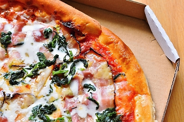 포토 JPG 해외이미지 전통 음식 조각 백그라운드 토마토 탁자 치즈 피자 육류 요리 사람없음 빨간색 상자 우주 식당 식사 저녁식사 이탈리아 껍질 흰색 신선 오픈 맛 폐기물 정상 자르기 굽기 지중해 먹기 속도 반죽 테이크아웃 패키지 후추 판지 점심식사 고립 모짜렐라치즈 살라미 페퍼로니 해로움 맛있는 해외포토 유럽 바다 컬러 가구 컨셉 채소 식재료 모션 유제품 패스트푸드 서양음식 상점 소시지 쓰레기 구이 향신료 파일형식 이미지허브