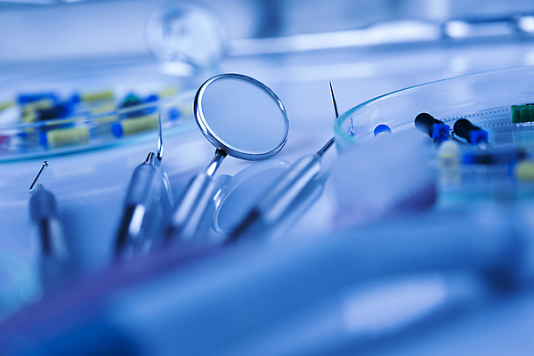 포토 JPG 해외이미지 사람없음 파란색 칫솔 치과용품 구강거울 해외포토 컬러 위생용품 의료용품 파일형식 이미지허브