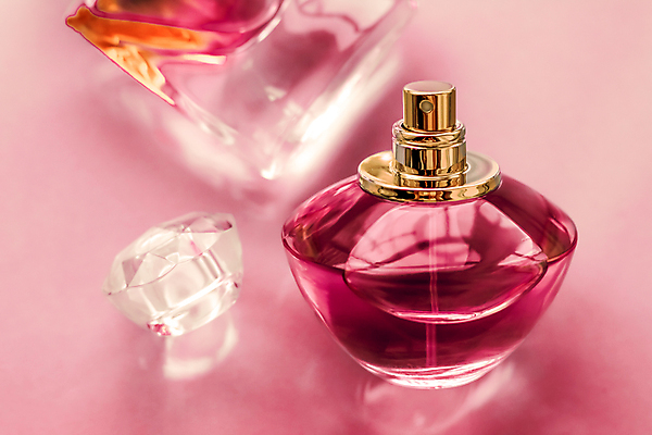 포토 JPG 해외이미지 실내 사람없음 뷰티 화장품 향수 향수병 브랜딩 세련 분홍색배경 해외포토 분홍색 백그라운드 내부 병_담는 파일형식 이미지허브