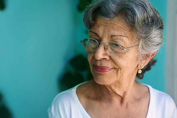포토 JPG 해외이미지 1 라이프스타일 응시 여자 노년 행복 얼굴 성공 주택 한명 서기 미소 사람 정장 성인 유행 표현 업무 자신감 주름 경영자 긍정 히스패닉 고립 구김 옛날 접기 주목 노화 스타일 해외포토 시선 옷 감정 컨셉 모션 표정 건물 생활 신체부위 작업 리더 파일형식 이미지허브