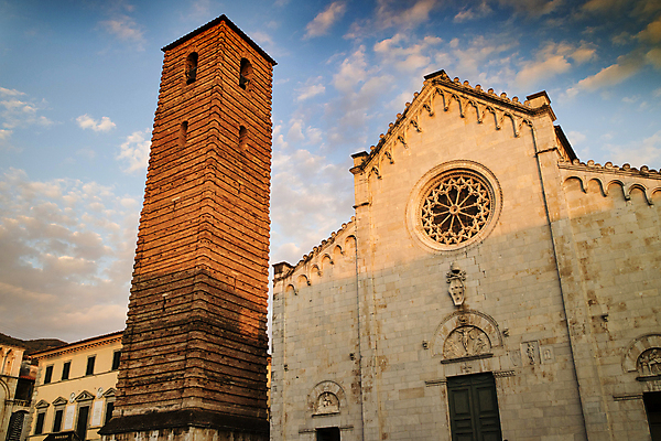 포토 JPG 해외이미지 주간 건축물 건축양식 하늘 사람없음 야외 탑 이탈리아 중세 대성당 로마네스크 해외포토 자연요소 건축 유럽 성당 역사 파일형식 이미지허브