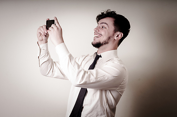 포토 JPG 해외이미지 모델 헤어스타일 행복 와이셔츠 비즈니스 통신 성공 넥타이 모바일 한명 미소 사람 정장 스마트폰 핸드폰 유행 비즈니스맨 전화기 그림 스타일 성인남자만 해외포토 1 잡화 옷 남자 감정 컨셉 셔츠 표정 전자제품 스마트기기 직장인 남자만 성인만 파일형식 이미지허브