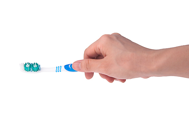 포토 JPG 해외이미지 1 라이프스타일 손 남자 백그라운드 신체 아침 건강 사람 성인 사람없음 파란색 약 장비 욕실 흰색 붓 입 치아 보호 빨래 칫솔 자르기 오브젝트 부식 싱글 치과의사 반죽 치약 팔 고립 돌봄 위생관리 치아교정 혼자 해외포토 주간 컬러 컨셉 가사 의학 모션 관리 생활 신체부위 위생용품 의사 소화기관 교정 파일형식 이미지허브