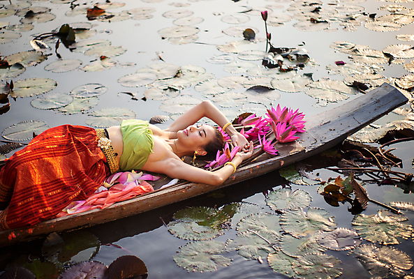 포토 JPG 해외이미지 모델 전통 드레스 여자 아시아 종교 문화 여행 백그라운드 불교 태국 미술 한명 미소 사람 동양인 뷰티 유행 축제 댄서 수확 골동품 사찰 역사 황금 우아함 실크 환영 스타일 해외포토 직업 1 옷 나라 컨셉 농업 종교건축 문화예술 표정 인종 직물 파일형식 이미지허브