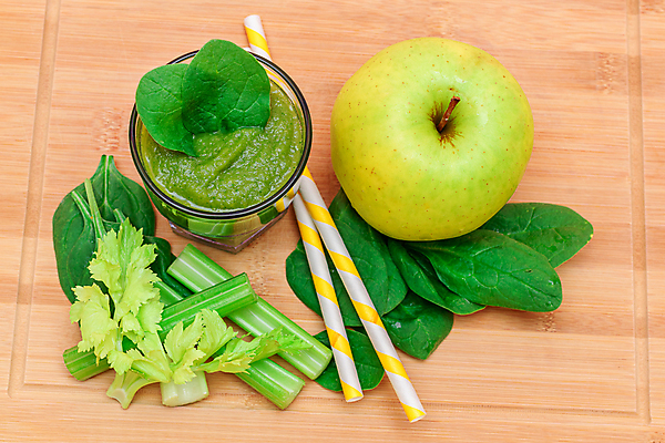 포토 JPG 해외이미지 빨대 사람없음 컵 초록색 하이앵글 신선 사과 야채주스 브로콜리 청사과 시금치 샐러리 아보카도 건강식 그린푸드 비건음식 해외포토 식기 음식 뷰포인트 컬러 채소 과일 주스 파일형식 비건 이미지허브
