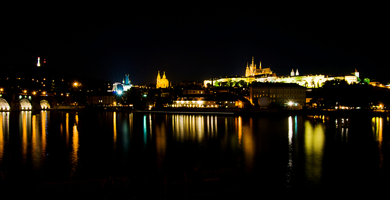 포토 JPG 해외이미지 유럽 기독교 여행 건축양식 파노라마 사람없음 건물 강 도시풍경 성당 교회 평화 어둠 침묵 도시 역사 재산 야간 저녁 체코 프라하 타운 고딕 옛날 해외포토 자연요소 건축물 건축 나라 종교 컨셉 종교건축 촬영기법 풍경 금융 소리 파일형식 이미지허브