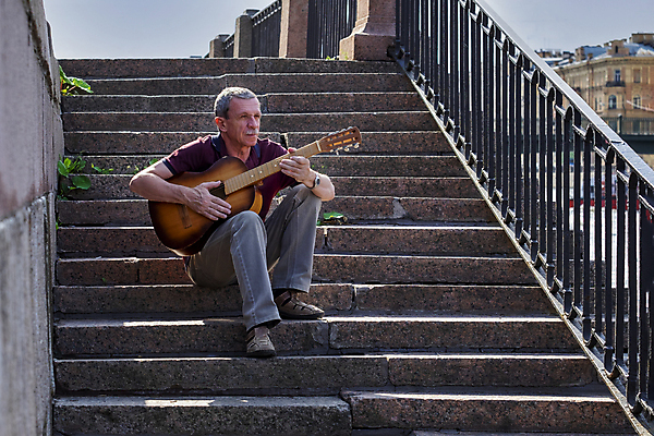 포토 JPG 해외이미지 백인 라이프스타일 할아버지 노년 남자 줄 악기 음악 놀이 휴식 거리 한명 사람 앉기 성인 취미 야외 캐주얼 계단 소리 공연 연주자 음악가 회색 기구 기타 은퇴 기타리스트 뮤지컬 옛날 혼자 해외포토 서양인 직업 1 옷 컬러 컨셉 모션 현악기 문화예술 이벤트 생활 파일형식 이미지허브