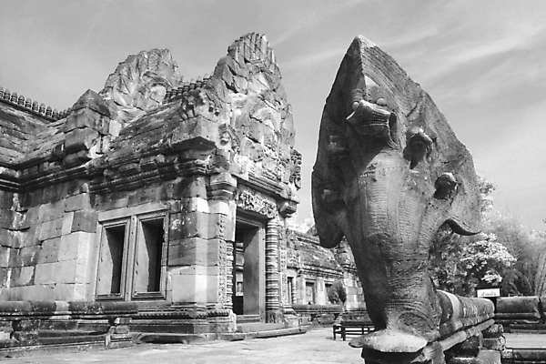 포토 JPG 해외이미지 아시아 종교 문화 조각 건축양식 태국 하늘 동양인 사람없음 건물 파란색 문 탑 궁전 사찰 역사 박물관 대문 사암 천연기념물 고고학 옛날 파멸 스타일 해외포토 건축물 교육 건축 나라 컬러 컨셉 고건축 종교건축 인종 돌_바위 파일형식 소멸 이미지허브