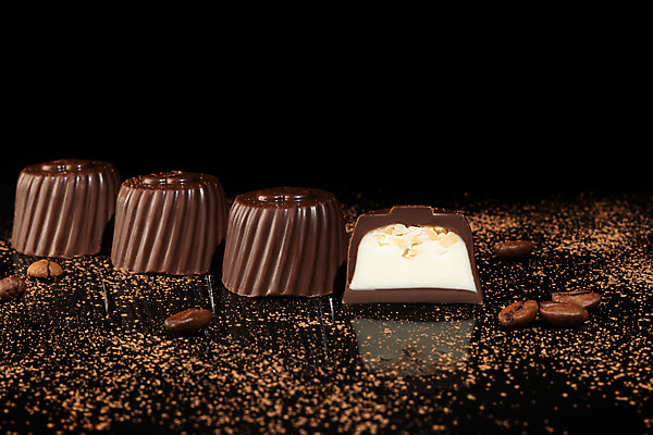 포토 JPG 해외이미지 검은배경 사람없음 초콜릿 달콤 일렬 코코아가루 해외포토 백그라운드 디저트 검은색 맛 가루 파일형식 이미지허브