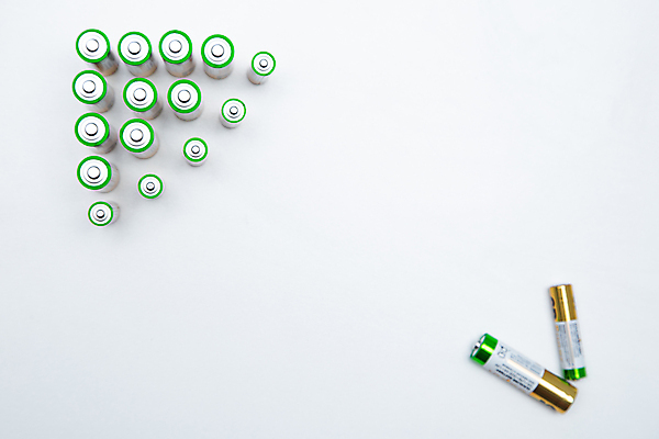 포토 JPG 해외이미지 백그라운드 손가락 아이디어 창조 서기 사람없음 금속 힘 장비 에너지 흰배경 베터리 요금 플랫레이 카피스페이스 해외포토 손 컨셉 모션 재질 공백 흰색 플랫 파일형식 이미지허브