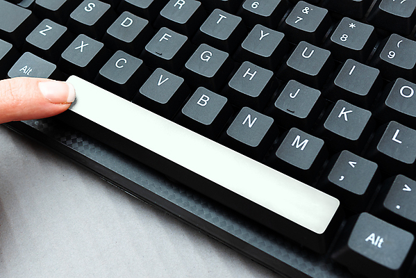 포토 JPG 해외이미지 직업 손 디자인 알파벳 교육 남자 백그라운드 컨셉 인터넷 비즈니스 텍스트 통신 손가락 탁자 버튼 커뮤니케이션 아이디어 실내 성인 사람없음 파란색 노트북 컴퓨터 한개 사무실 자료 장비 타이핑 키보드 작업 비즈니스맨 네트워크 이메일 밀기 심볼 책상 사인 정보매체 키패드 해외포토 1 영어 컬러 가구 모션 사람 내부 신체부위 전자제품 직장인 파일형식 이미지허브