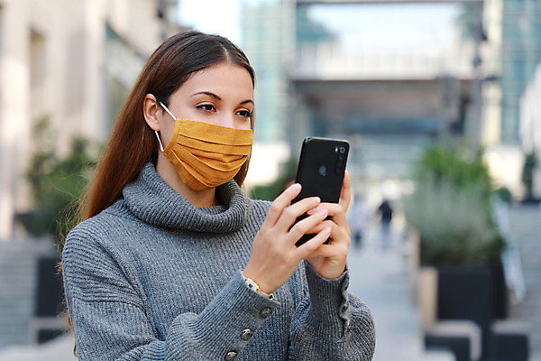 포토 JPG 해외이미지 주간 여자 마스크 한명 상반신 성인 야외 감염 성인여자한명만 코로나바이러스 감염예방 델타변이바이러스 오미크론 해외포토 자연요소 1 사람 바이러스 사회이슈 예방 여자한명만 성인여자만 파일형식 이미지허브