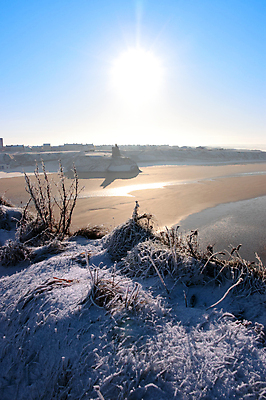 포토 JPG 해외이미지 구름 계절 길 바다 여행 크리스마스 겨울 하늘 풍경 사람없음 물 파란색 울타리 햇빛 탑 얼음 절벽 추위 바위 잡초 성 재산 가장자리 폐허 서리 펜싱 아일랜드 대서양 고립 옛날 해외포토 자연요소 식물 건축물 기념일 유럽 스포츠 컬러 금융 담장 태양 돌_바위 둘레 파일형식 이미지허브