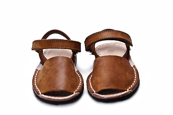 포토 JPG 해외이미지 산업 어린이 신발 새로움 사람없음 갈색 유행 쌍 클래식 샌들 가죽 오브젝트 흰배경 고립 해외포토 컬러 백그라운드 컨셉 사람 흰색 파일형식 이미지허브