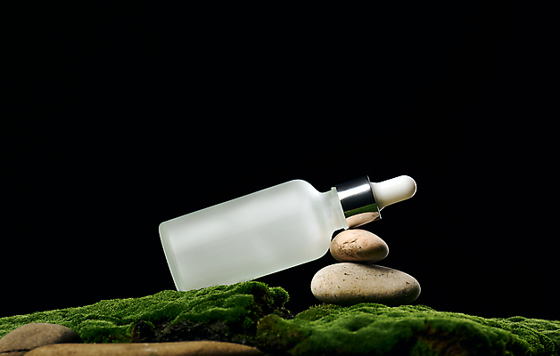 포토 JPG 해외이미지 검은배경 실내 이끼 사람없음 쌓기 화장품 돌_바위 공병 앰플 목업 해외포토 백그라운드 모션 내부 뷰티 검은색 병_담는 파일형식 이미지허브