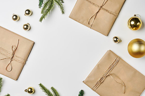 포토 JPG 해외이미지 나무 전통 종이 크리스마스장식 크리스마스 겨울 휴가 새로움 주택 기념 선물 사람없음 장식 가로 선물상자 상자 컬러풀 갈색 축제 놀람 덮개 나뭇가지 축하 연도 준비 흰배경 만들기 머리위 패키지 전나무 DIY 포장소품 핸드메이드 해외포토 식물 계절 기념일 감정 컬러 백그라운드 컨셉 포장 모션 표정 취미 건물 뚜껑 흰색 오브젝트 포장재료 파일형식 이미지허브