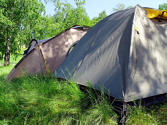 포토 JPG 해외이미지 나무 계절 여행 백그라운드 자연 하늘 휴가 휴식 텐트 풍경 사람없음 야외 가로 초록색 물 여름 강 컬러풀 뷰티 평화 맑음 캠핑 신선 해외포토 자연요소 식물 컬러 컨셉 레저 날씨 캠핑도구 생태계 파일형식 이미지허브