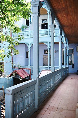 포토 JPG 해외이미지 전통 디자인 외관 길 벽 여행 백그라운드 건축양식 창문 거리 주택 창조 미술 사람없음 야외 건물 목재 장식 컬러풀 우주 수확 발코니 흰색 도시 역사 클럽 복고 지역 타운 안뜰 옛날 전국 조지아 해외포토 나무 건축물 건축 컬러 농업 재료 문화예술 동유럽 파일형식 이미지허브