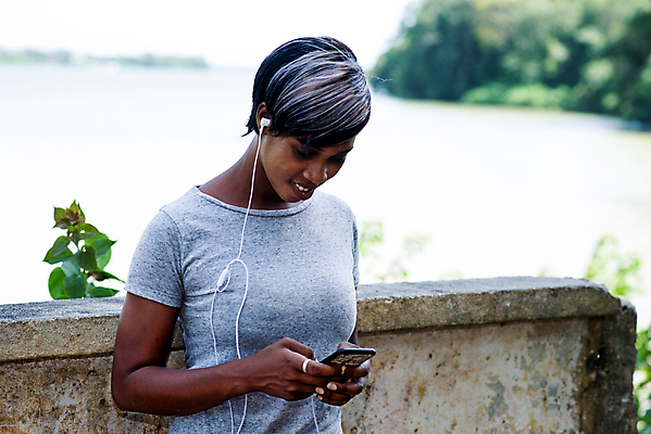 포토 JPG 해외이미지 라이프스타일 여자 음악 벽 운동화 인터넷 모션 아침 휴식 거리 항해 건강 한명 사람 성인 야외 여름 스마트폰 운동 햇빛 태양 맑음 기댐 황혼 활발 듣기 도시 연결 마라톤 단절 달리기선수 배기가스 해외포토 주간 자연요소 1 계절 신발 컨셉 배_교통 날씨 문화예술 경기 생활 핸드폰 스마트기기 일몰 육상스포츠 육상선수 파일형식 이미지허브