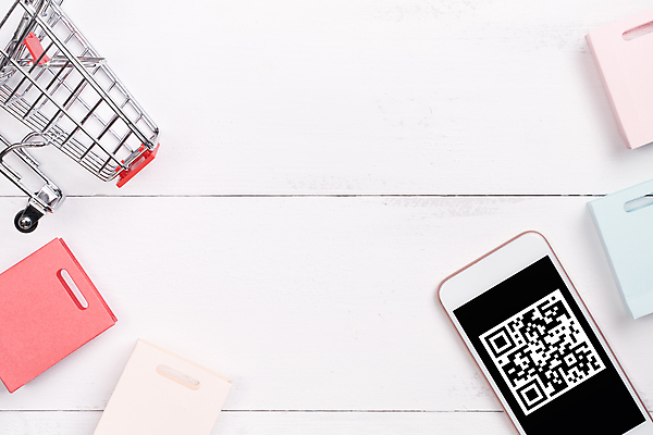 포토 JPG 해외이미지 실내 사람없음 스마트폰 쇼핑 쇼핑백 쇼핑카 미니어처 오브젝트 흰배경 온라인쇼핑 모바일쇼핑 QR코드 카피스페이스 해외포토 백그라운드 가방 내부 핸드폰 스마트기기 모형 카트 공백 흰색 온라인 파일형식 이미지허브